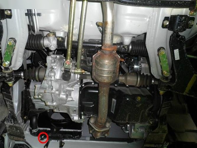 长安之星2水箱放水口在哪里?