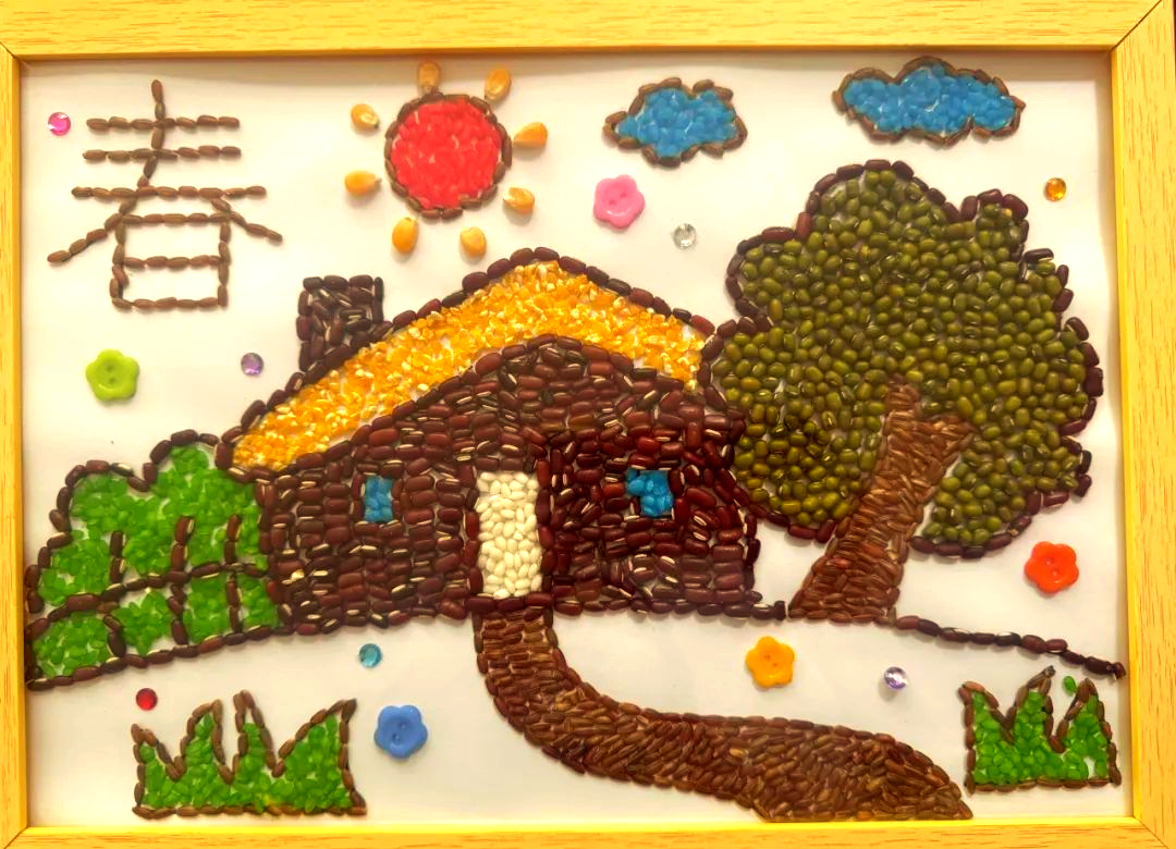 将形态各异的种子巧妙地粘贴在纸上,从而塑造出一幅幅栩栩如生的画卷