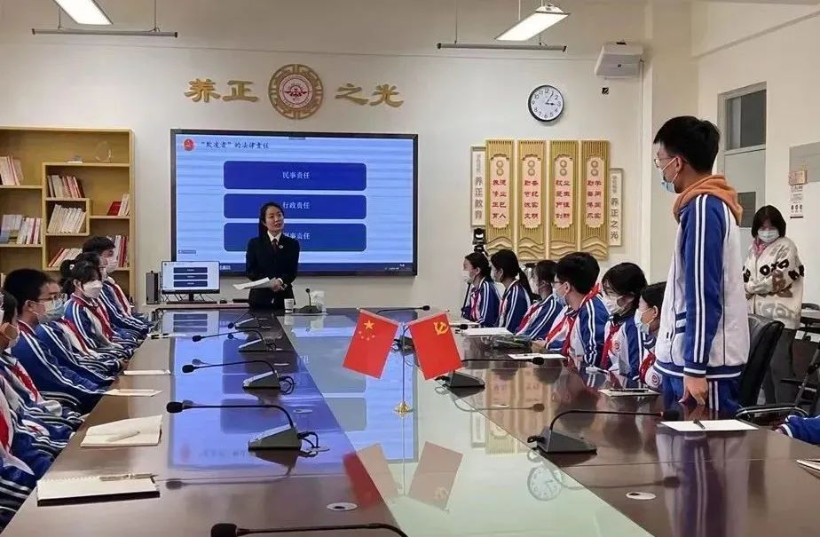 河东区检察院前往第二十八中学举办预防校园欺凌法治讲座