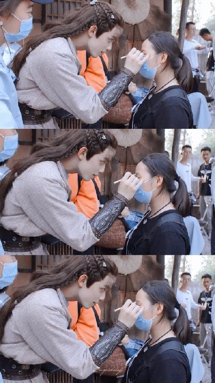 《长歌行》幕后花絮!吴磊现场给工作人员画眉求好评