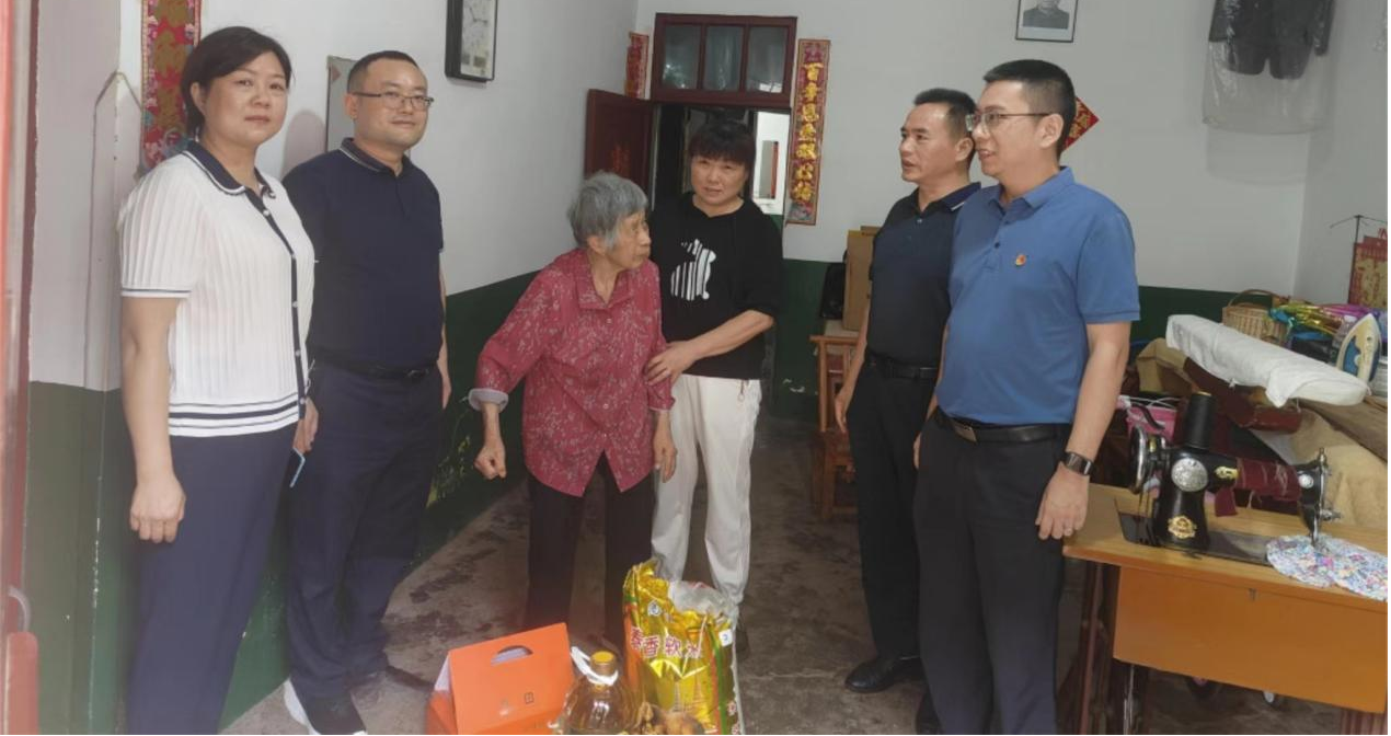 "爱心粽香飘千里·端午安康送万家"——丁字湾街道丁字湾社区开展结对