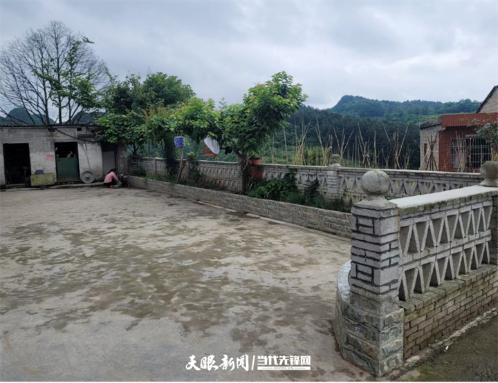 息烽县九庄镇:大力开展农村"治房" 让群众安居乐业促振兴