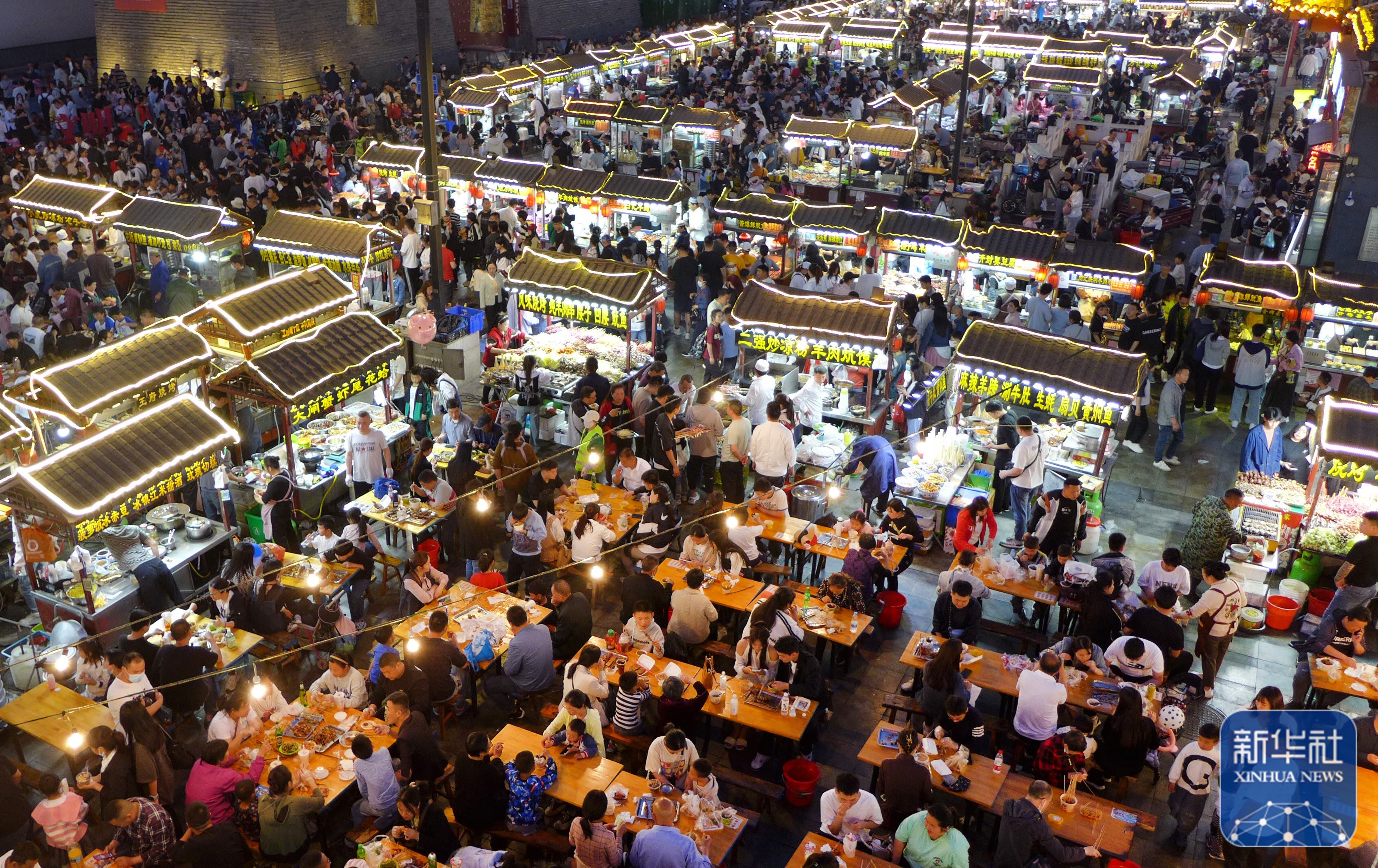 假期景区"人从众"