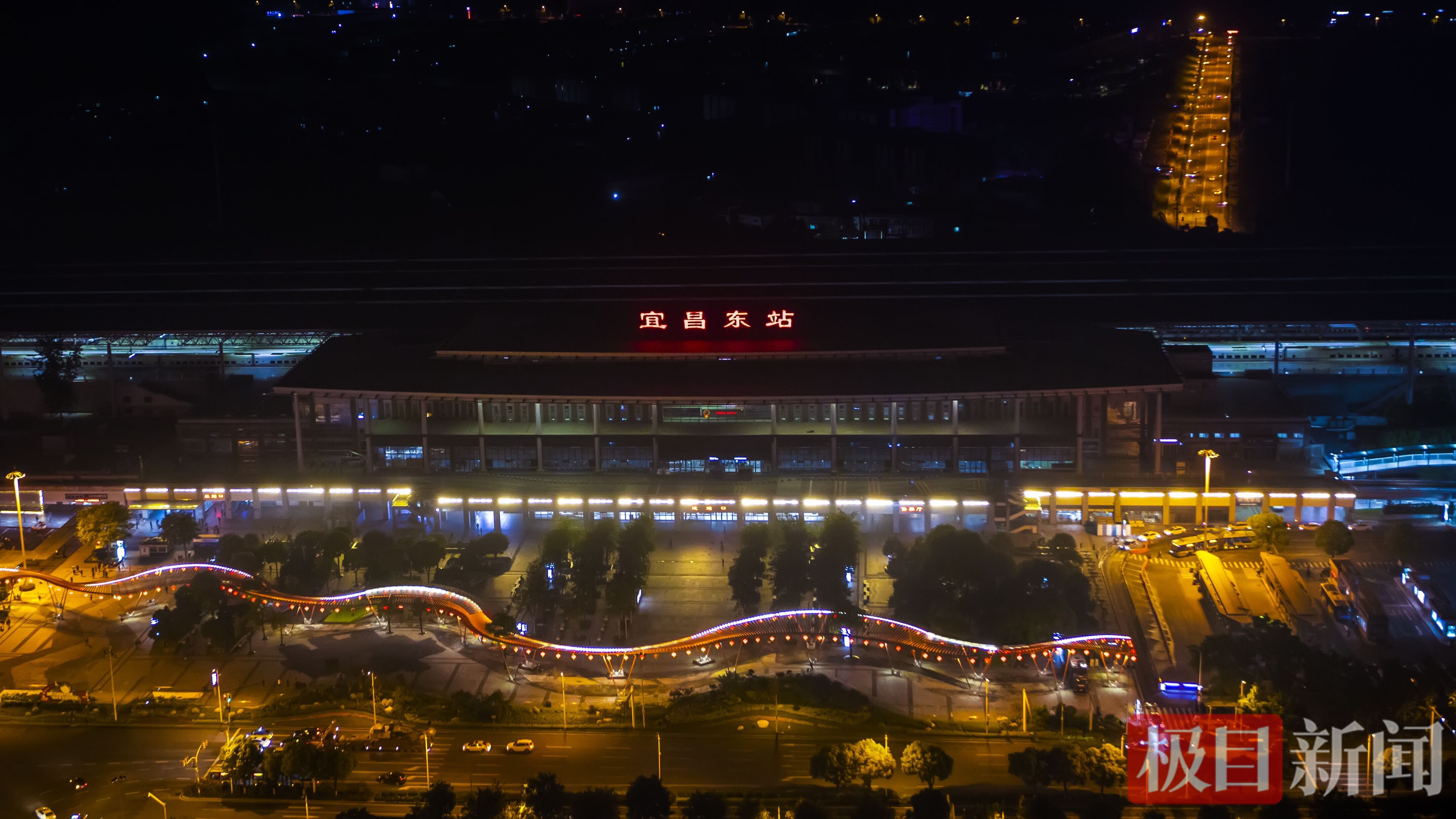 宜昌东站夜晚图片