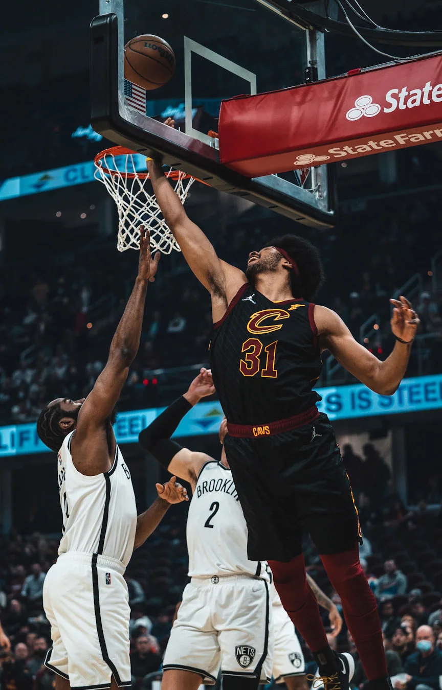 4虎将51 18,骑士领先篮网11分!哈登8分,kd13 3!阿伦11 9爆发