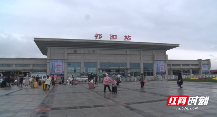 祁阳高铁站:全力应对低温冰冻天气保畅通