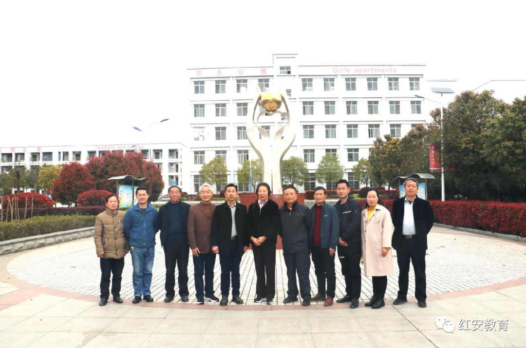 张曼年回访红安思源实验学校
