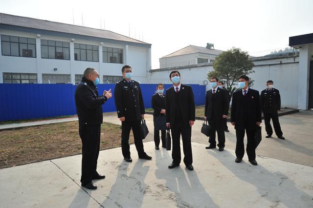 2022/1/20(10)检察长对远安县看守所开展春节前安全检察