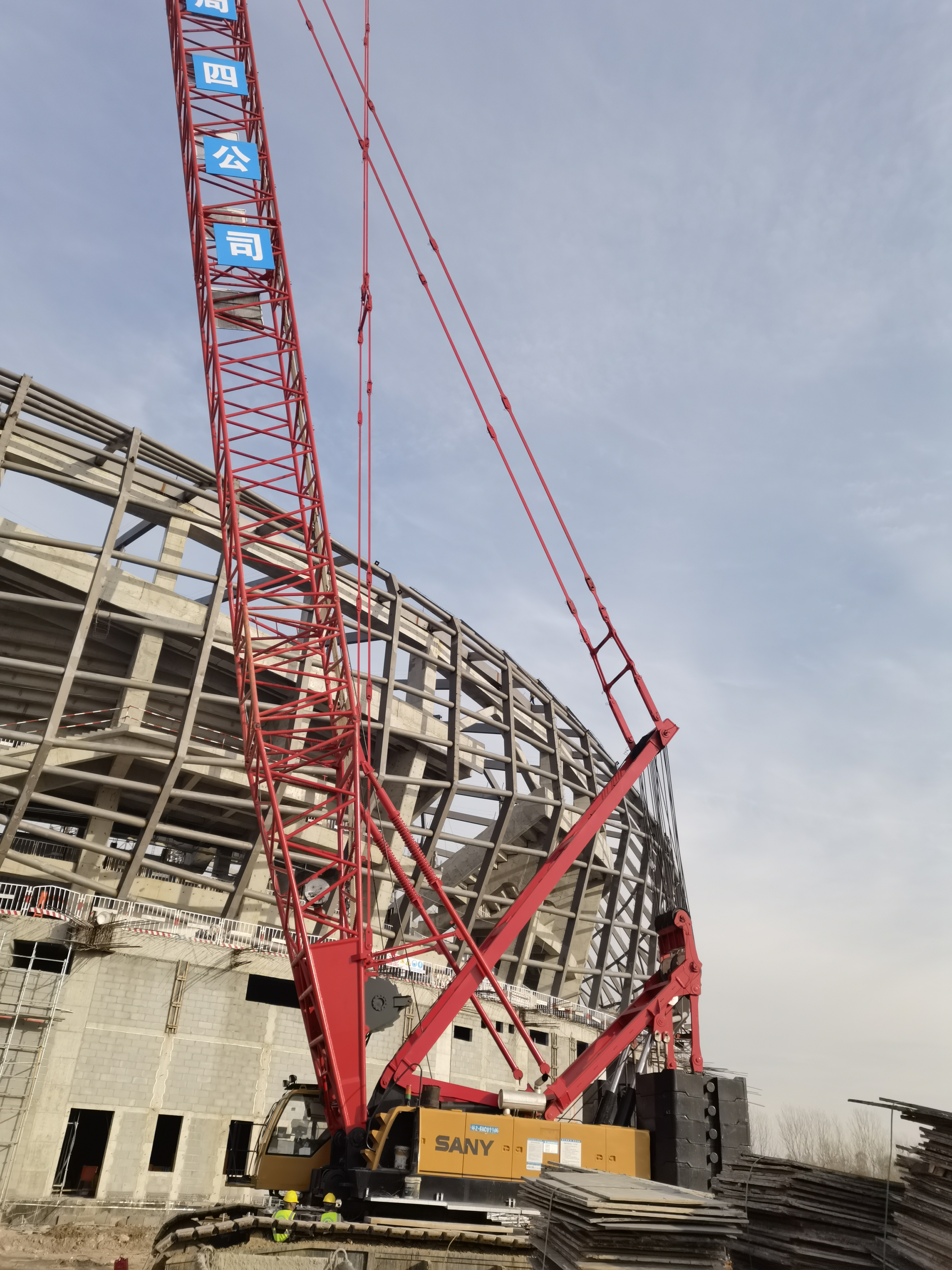 250吨履带吊简介