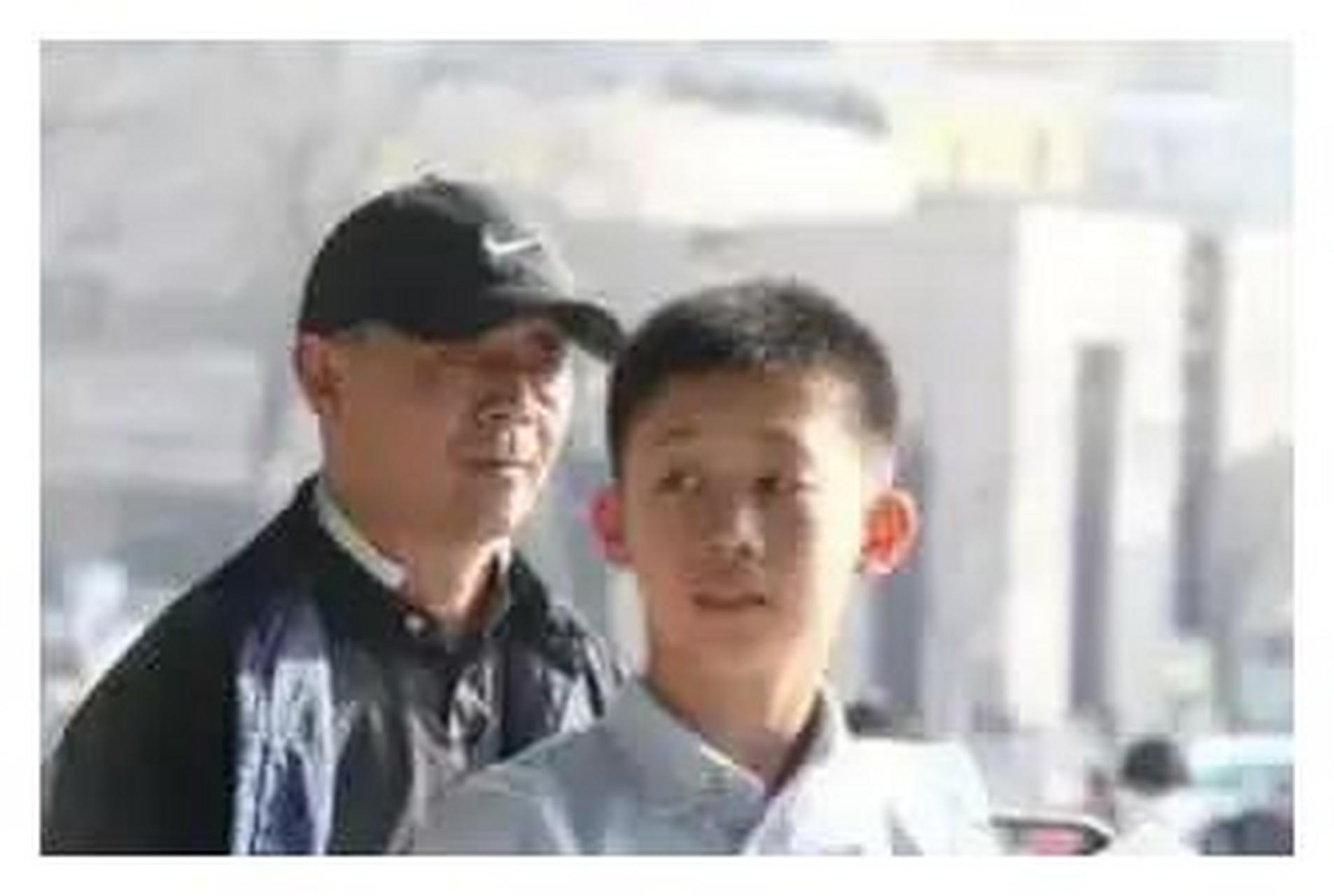 蒋雯丽i和顾长卫的儿子顾和和长大了, 2001年生,21岁,身高180 ,长相