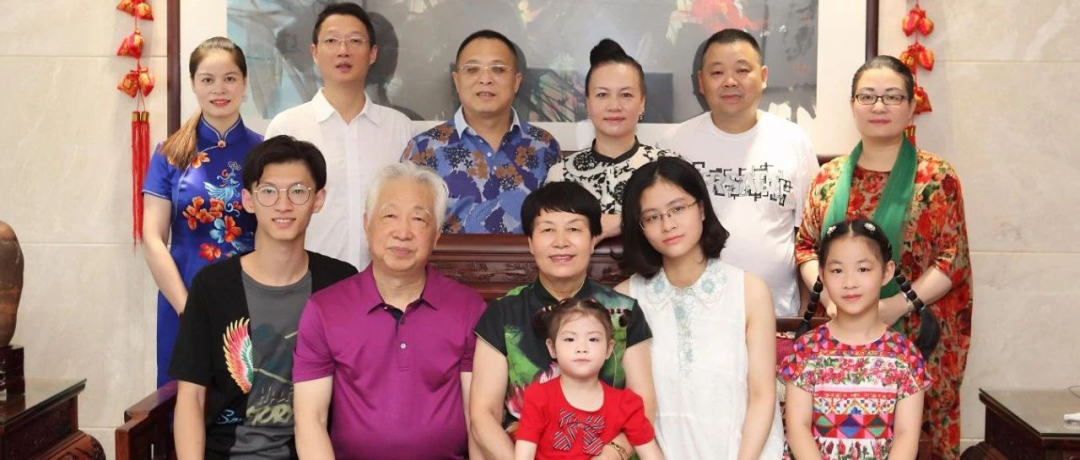 「最美家力量」陈卓林家庭:三十年公益路,幸福源于付出