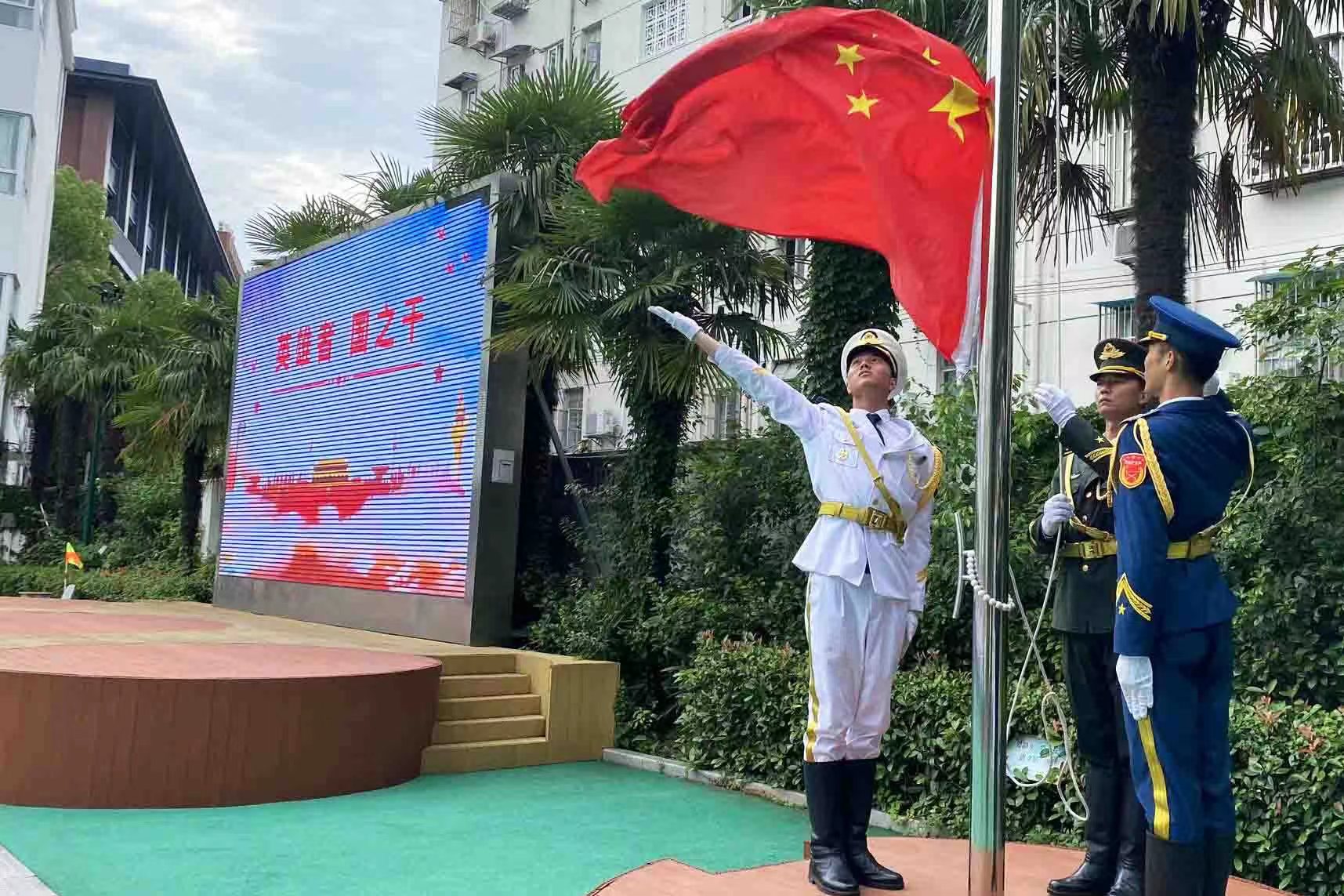 红旗冉冉扬国威,大宁路小学开展爱国主题教育活动