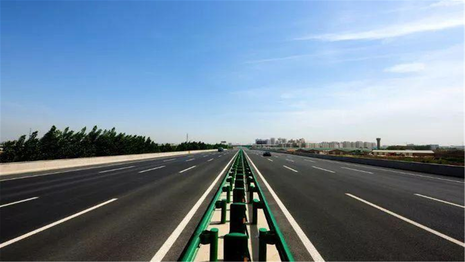 湖北新建的高速,耗资85亿元,全长将近91km,采用双向六车道标准