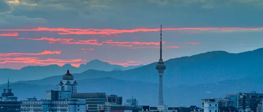 摄图网_501782457_wx_北京西山中央电视塔日落晚霞(非企业商用).jpg