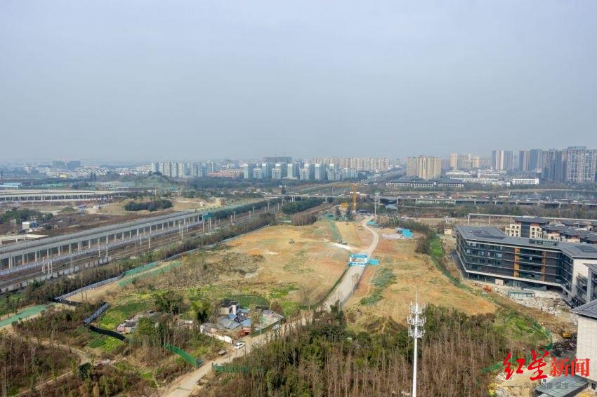 成都锦城绿道二期一标段部分项目复工,成昆线转体桥正加紧建设