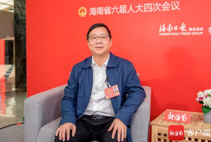 新海南会客厅 三亚市市长包洪文:推动旅游产业转型升级 扭转"冬暖夏凉