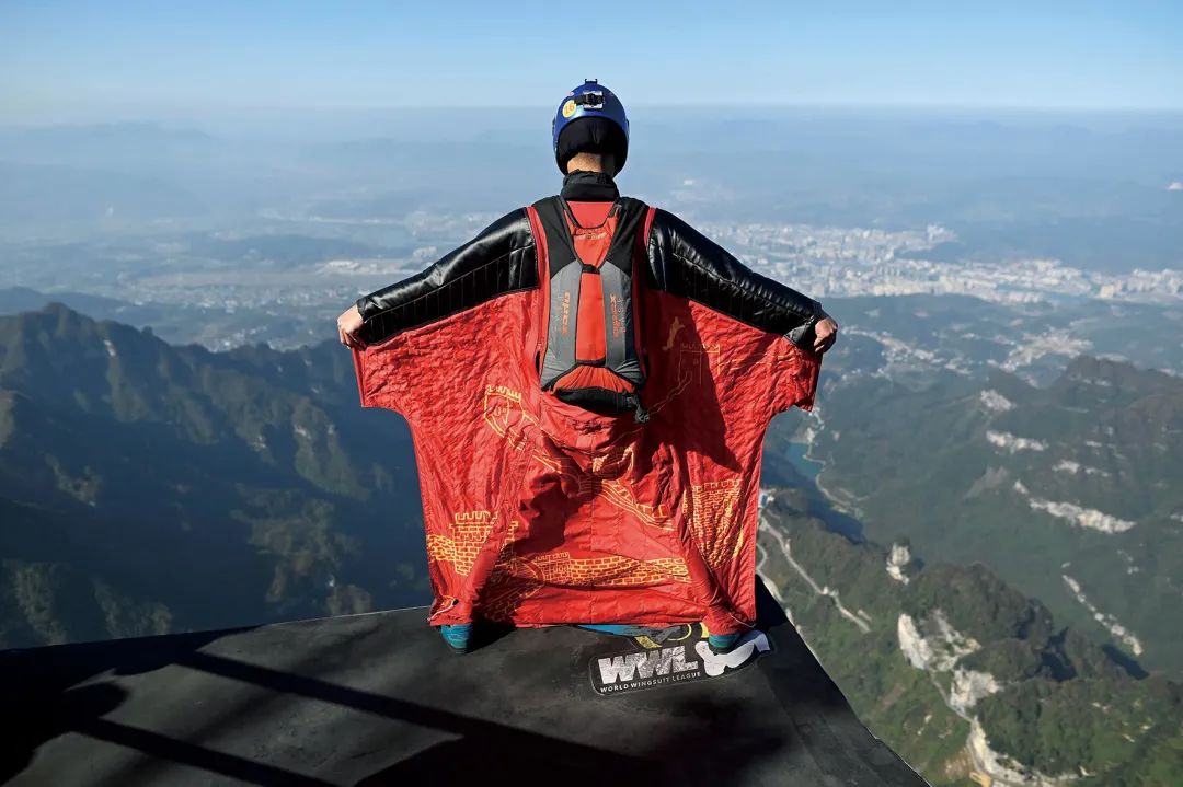 翼装飞行,精密与粗犷的艺术