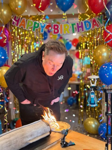 世界首富马斯克55岁生日许愿：希望全人类都有光明的未来
