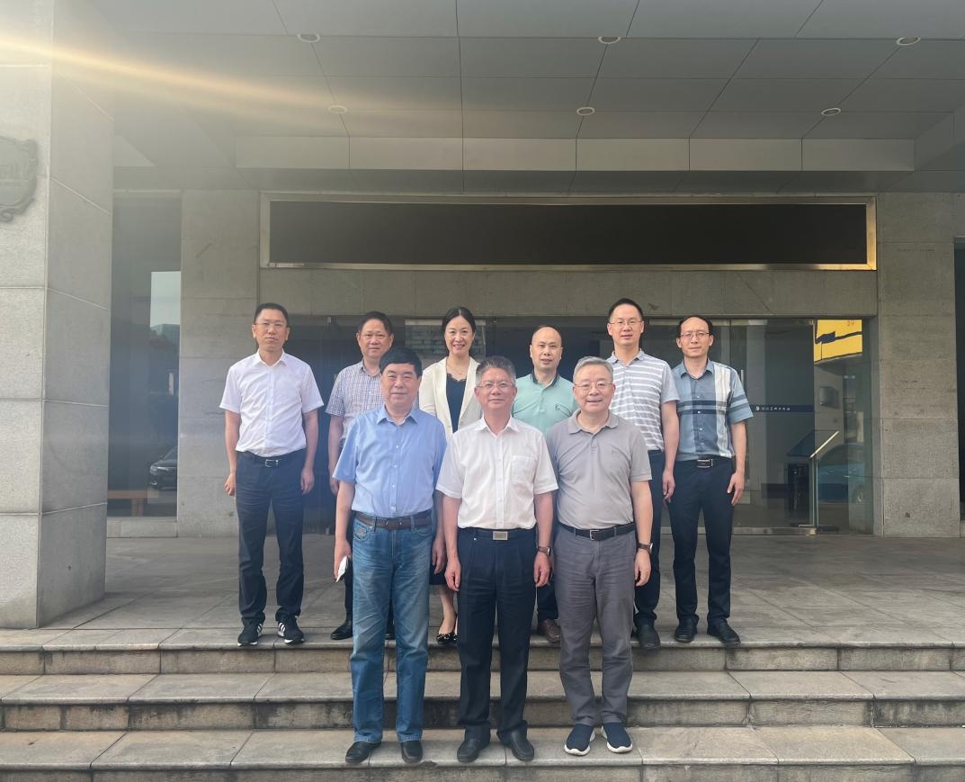 唐贤清带队访企拓岗