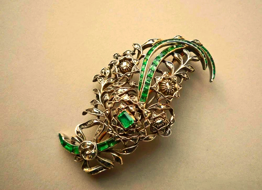 洛可可风格珠宝的多样特点与华美设计