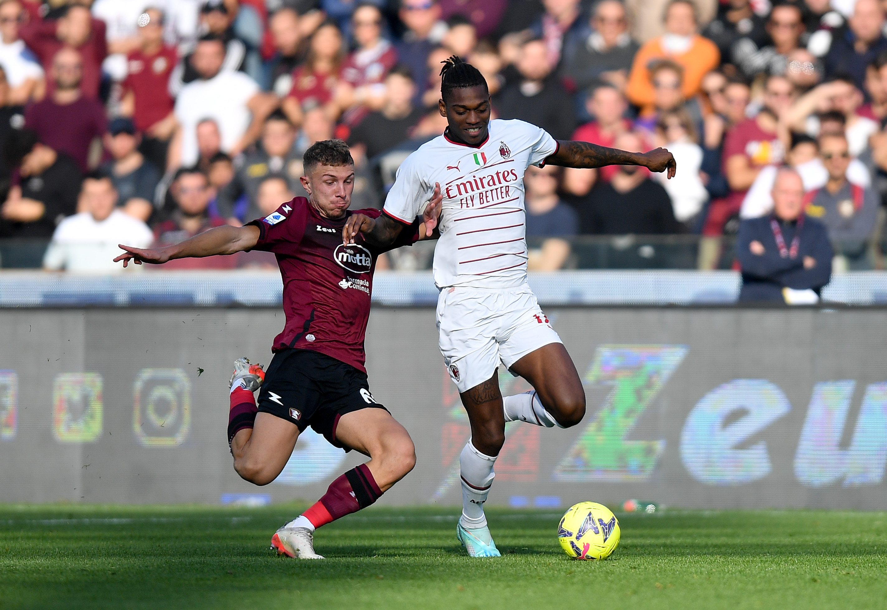 足球——意甲:ac米兰胜萨勒尼塔纳