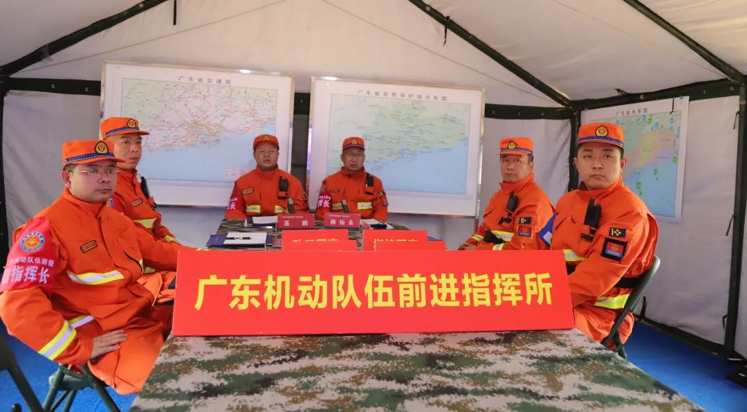 福建省森林消防总队组织开展2024年野外驻训暨一季度首长机关训练