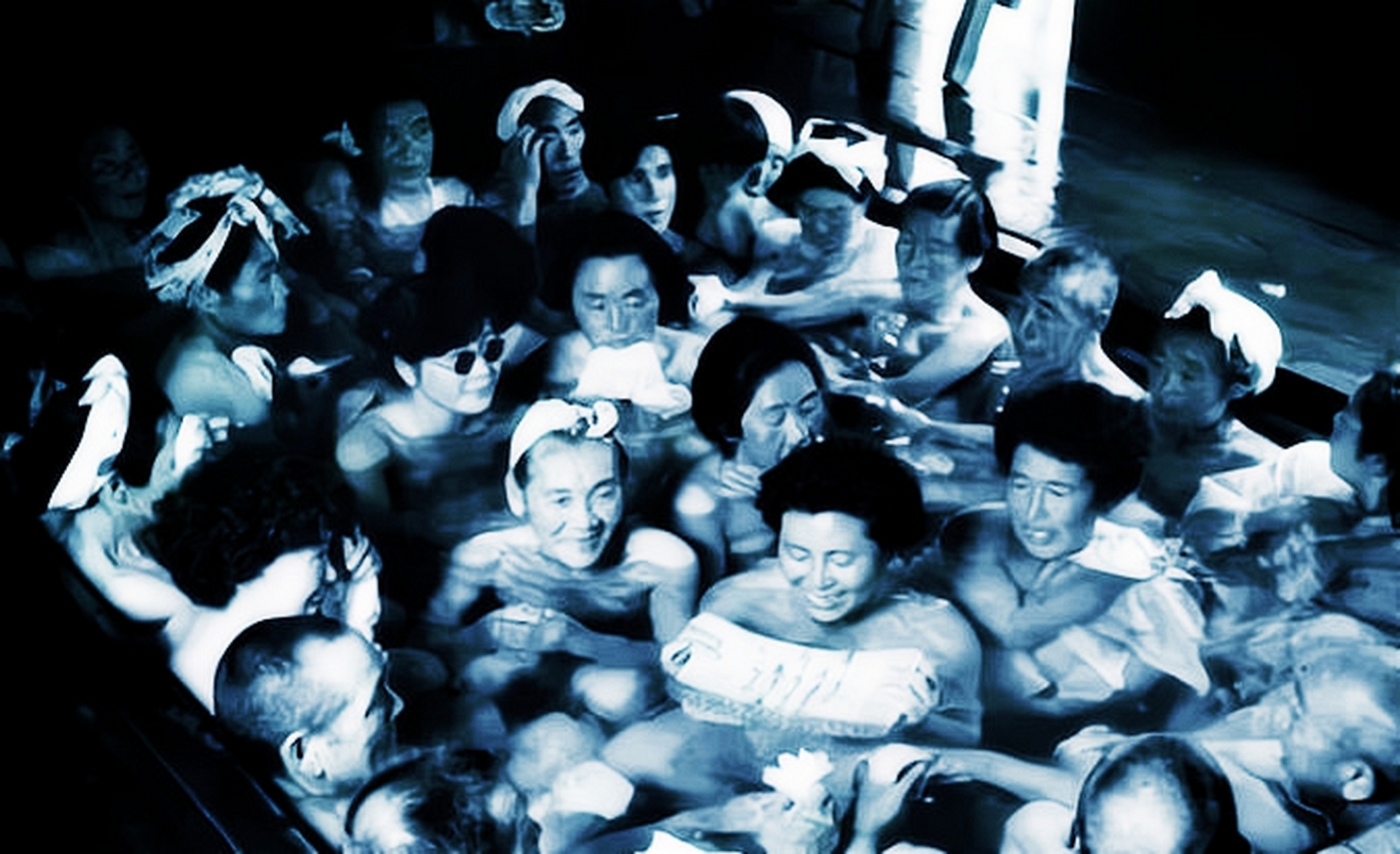 100多年前的日本,一些老年男女混浴,礼仪羞耻无处遁形.