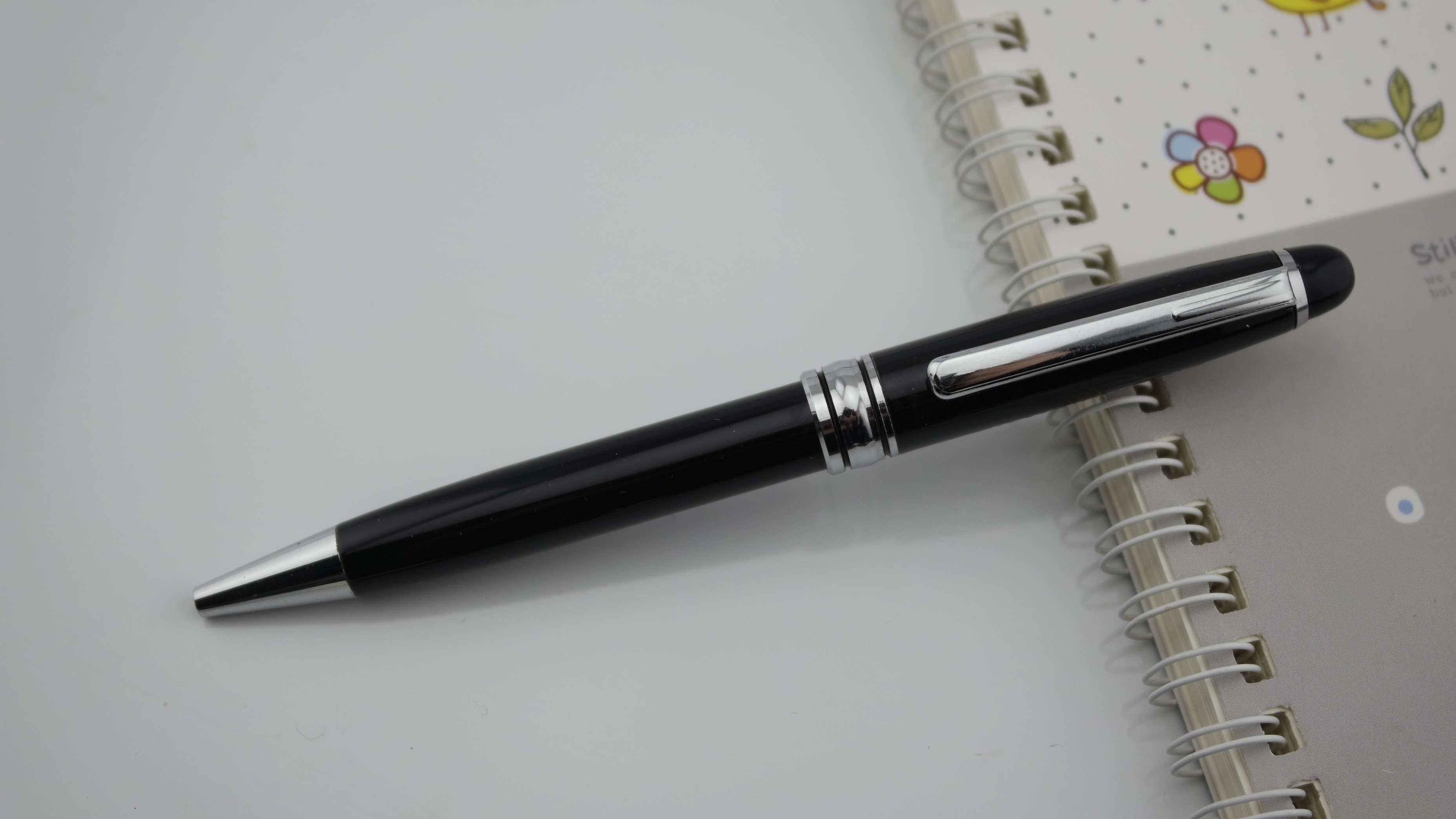 为何笔盖上都有个小孔?又为何把它称为救生孔,这个孔有什么用?