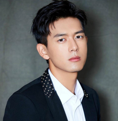 李现恋情疑曝光?女方身材火辣神似吴宣仪,两人行程多次重叠