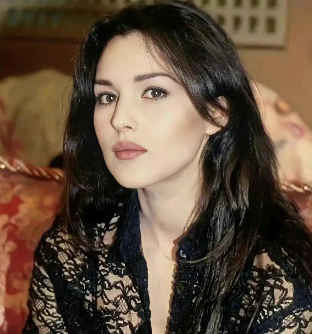 为艺术献身的"地球球花":莫妮卡·贝鲁奇,意大利国宝级女星!