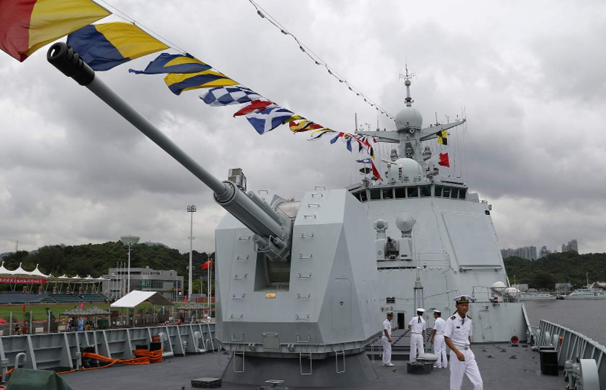 一旦055大驱开启舰炮,有多猛?一门炮相当于一个炮兵营的火力!