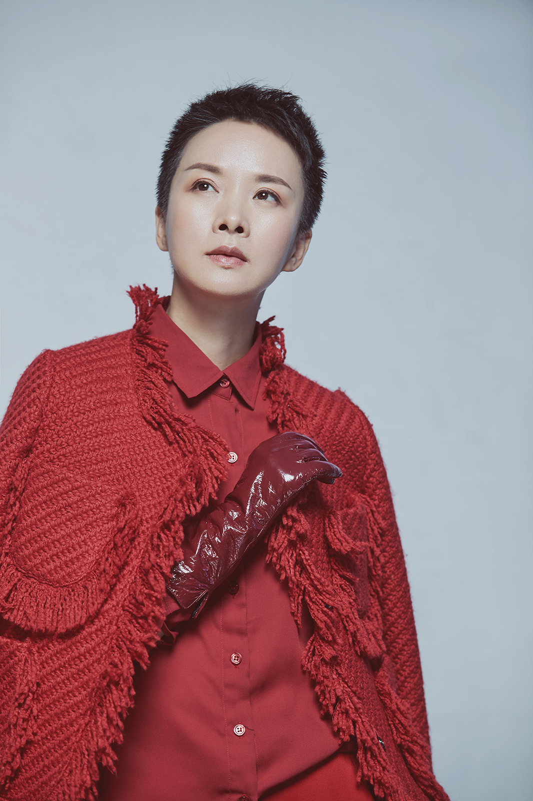 50岁谢兰疑定居美国11岁独生儿子懂事帅气母子情深生活精致