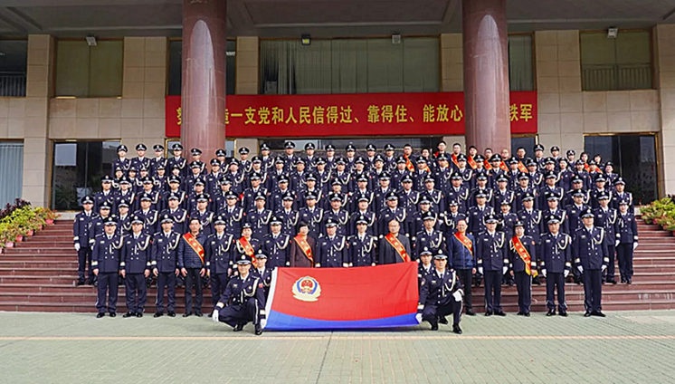 石狮市公安局举行荣誉仪式 庆祝第二个"中国人民警察节"