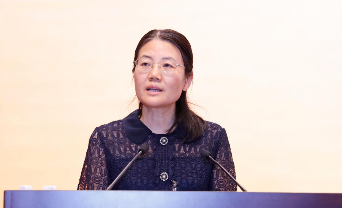 她是安徽省最年轻的女副省长,从基层职员升到副部级,未来可期