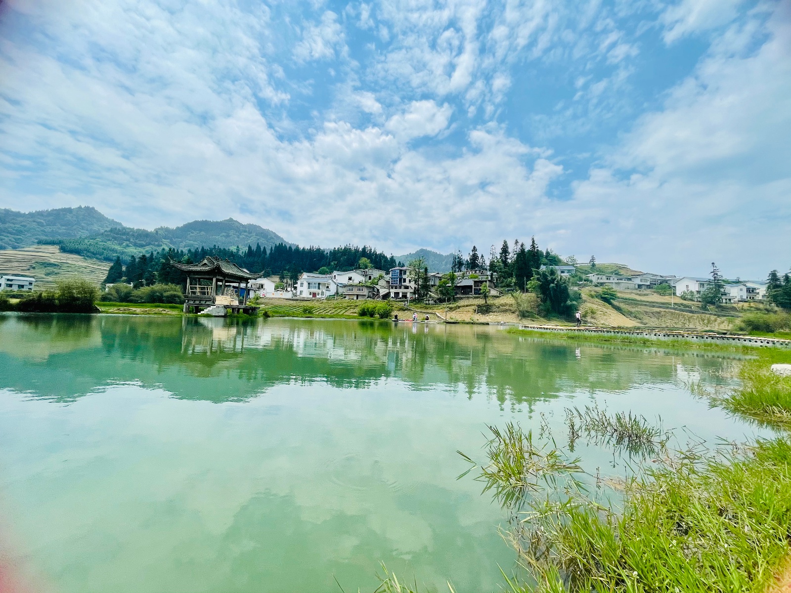 云南威信麟凤镇:整合资源 乡村旅游火起来