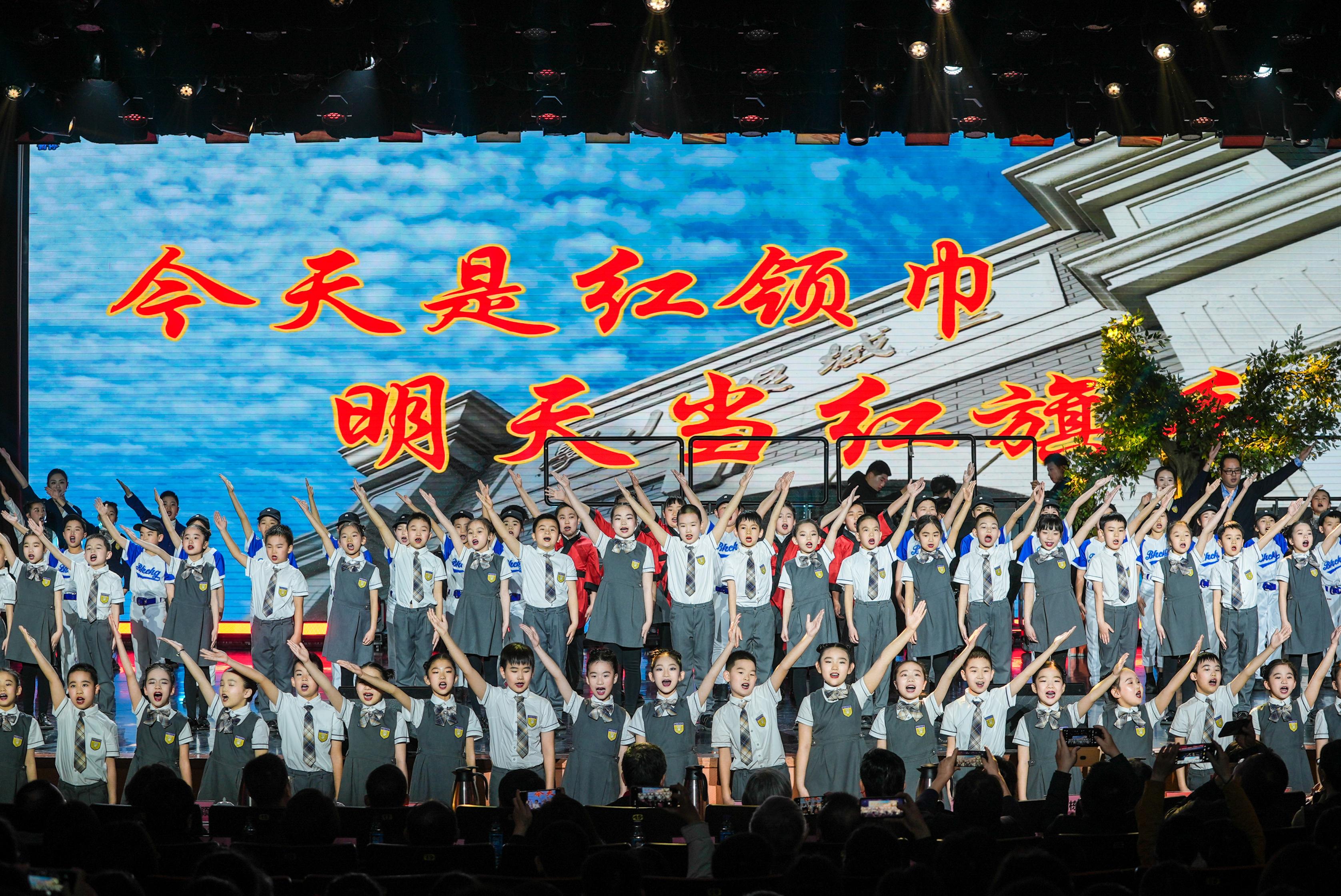 庆祝120岁生日,黄城根小学收到一份特别的礼物