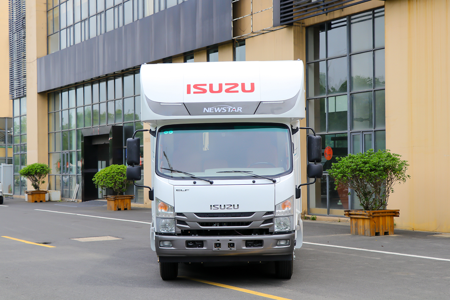 探索无限可能—新星旅行官五十铃700p豪华轻卡房车