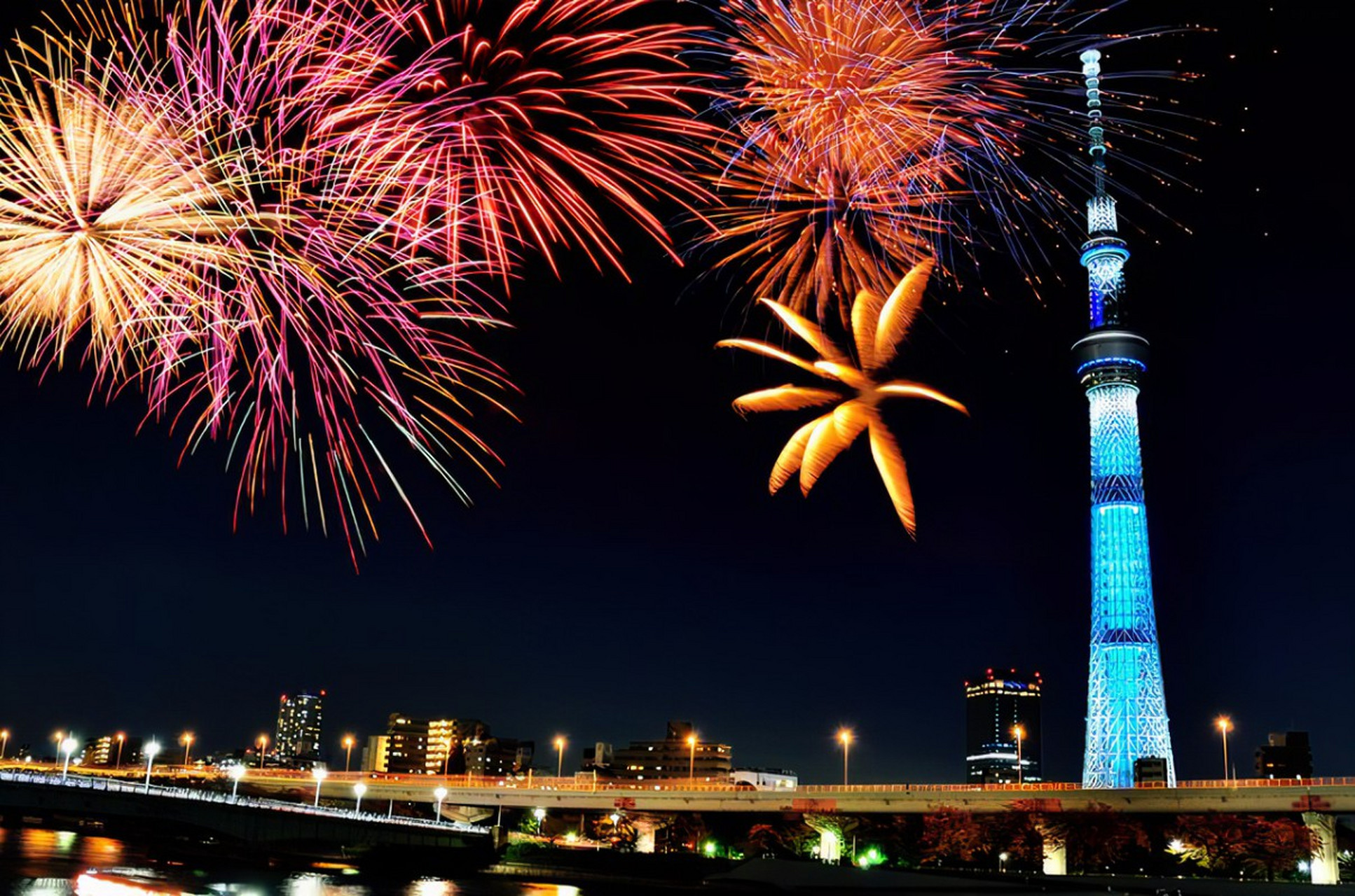 2023年7月29日,东京的隅田川花火大会再度举行,吸引了103万5千人前来