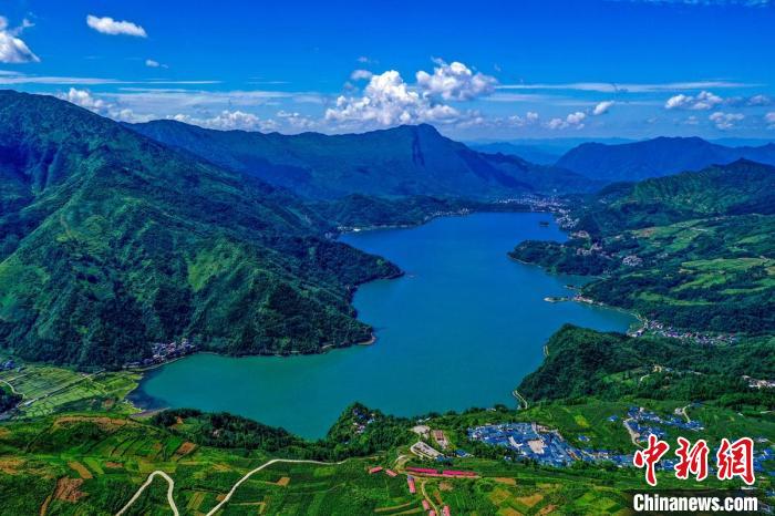 四川:藏在小凉山深处的雷波马湖