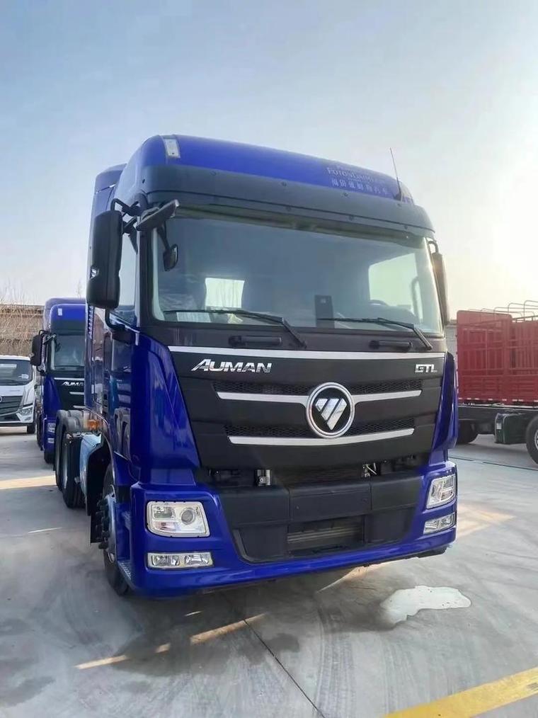 欧曼gtl与etx两款车型在多个方面展现出明显的差异