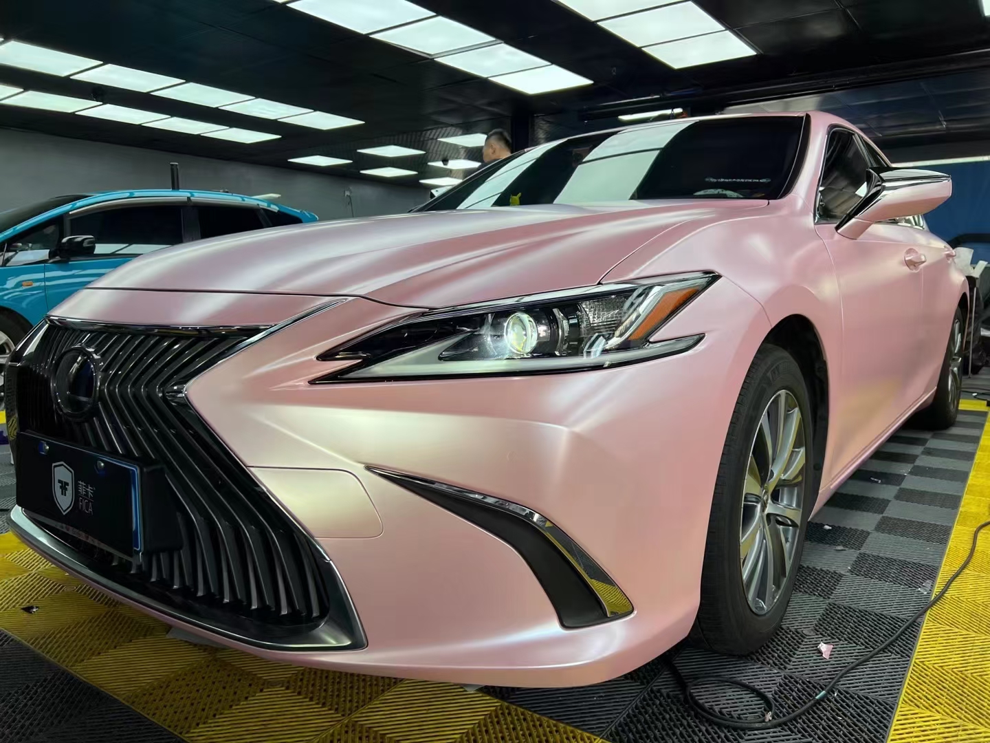 雷克萨斯菲卡改色膜电光樱花粉