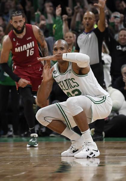 巴特勒又要黑八:模仿霍福德暂停庆祝手势复仇 绿军大将气坏了