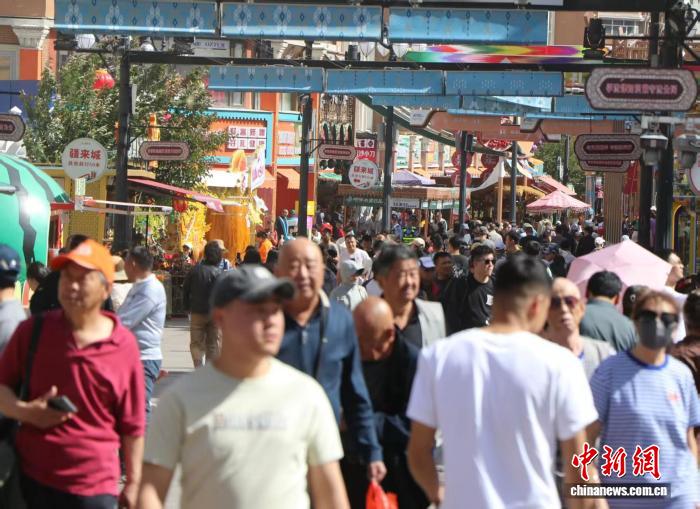 新疆民众欢庆古尔邦节 海外游客解锁祥和之旅