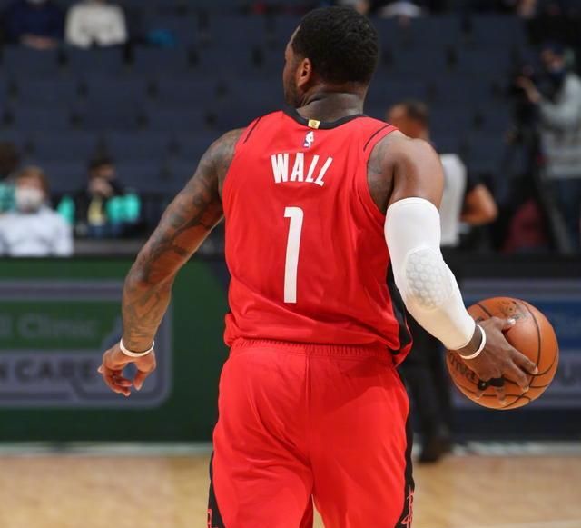 沃尔交易接近敲定!火箭队利用三方交易稳赚两名球员与三个狼签