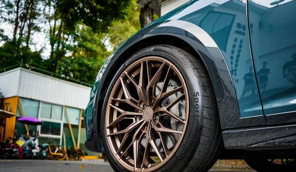 今天给奥迪a6升级一套21寸轮毂