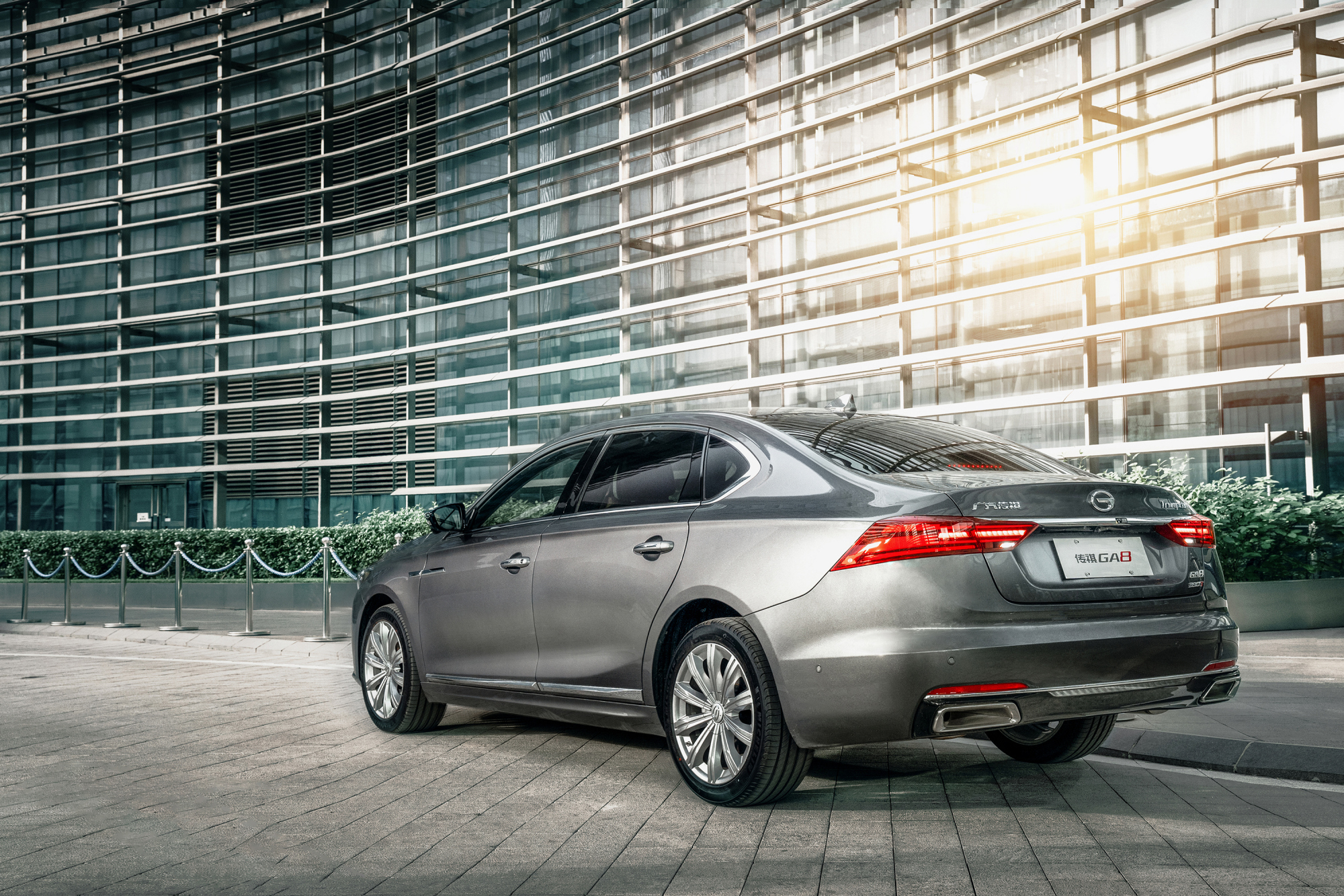 自主轿车再次冲击高端,广汽传祺ga8上市售15.68万起