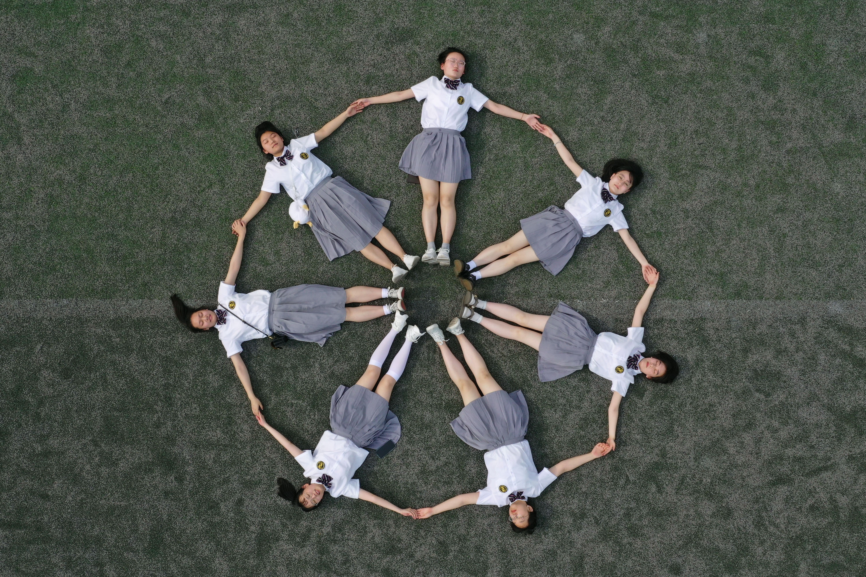 河南温县:多彩毕业照纪念高中岁月