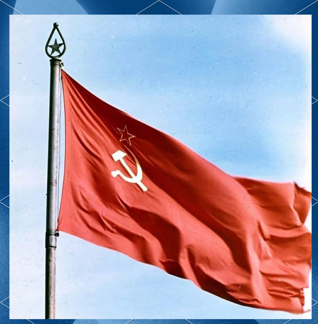 百年前,1918年4月25日,"镰刀和锤子"徽章诞生,成为苏联与共产主义运动