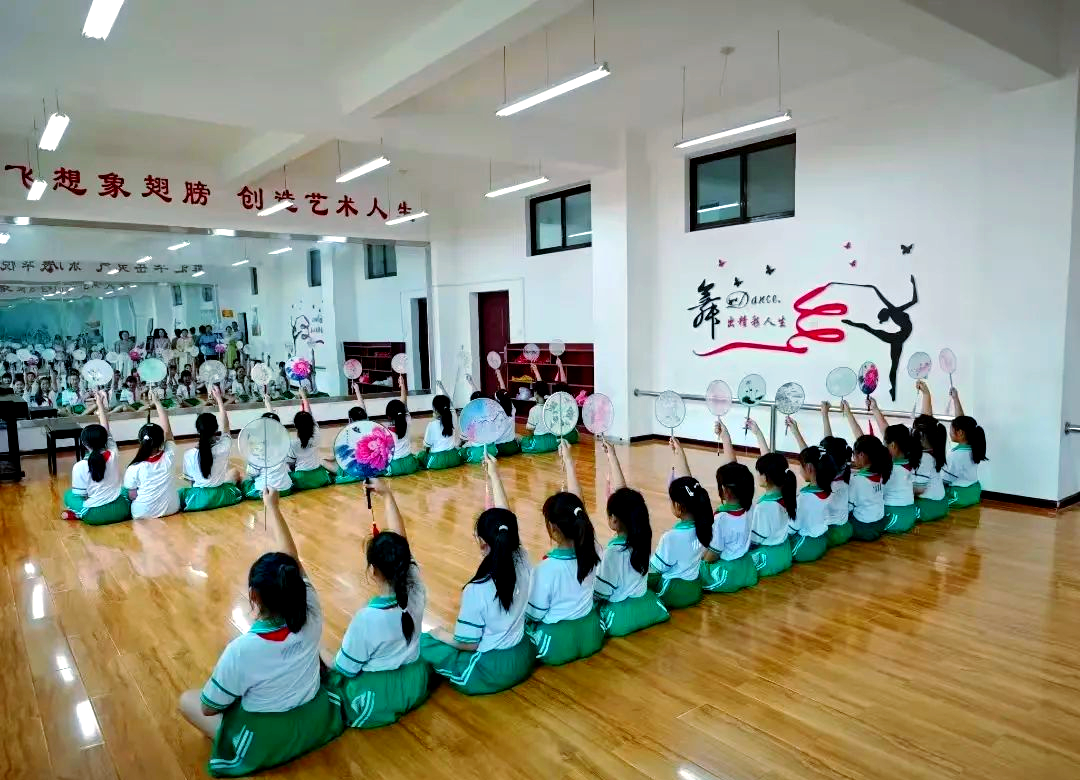 华岳小学:自主管理实践与德育创新并行