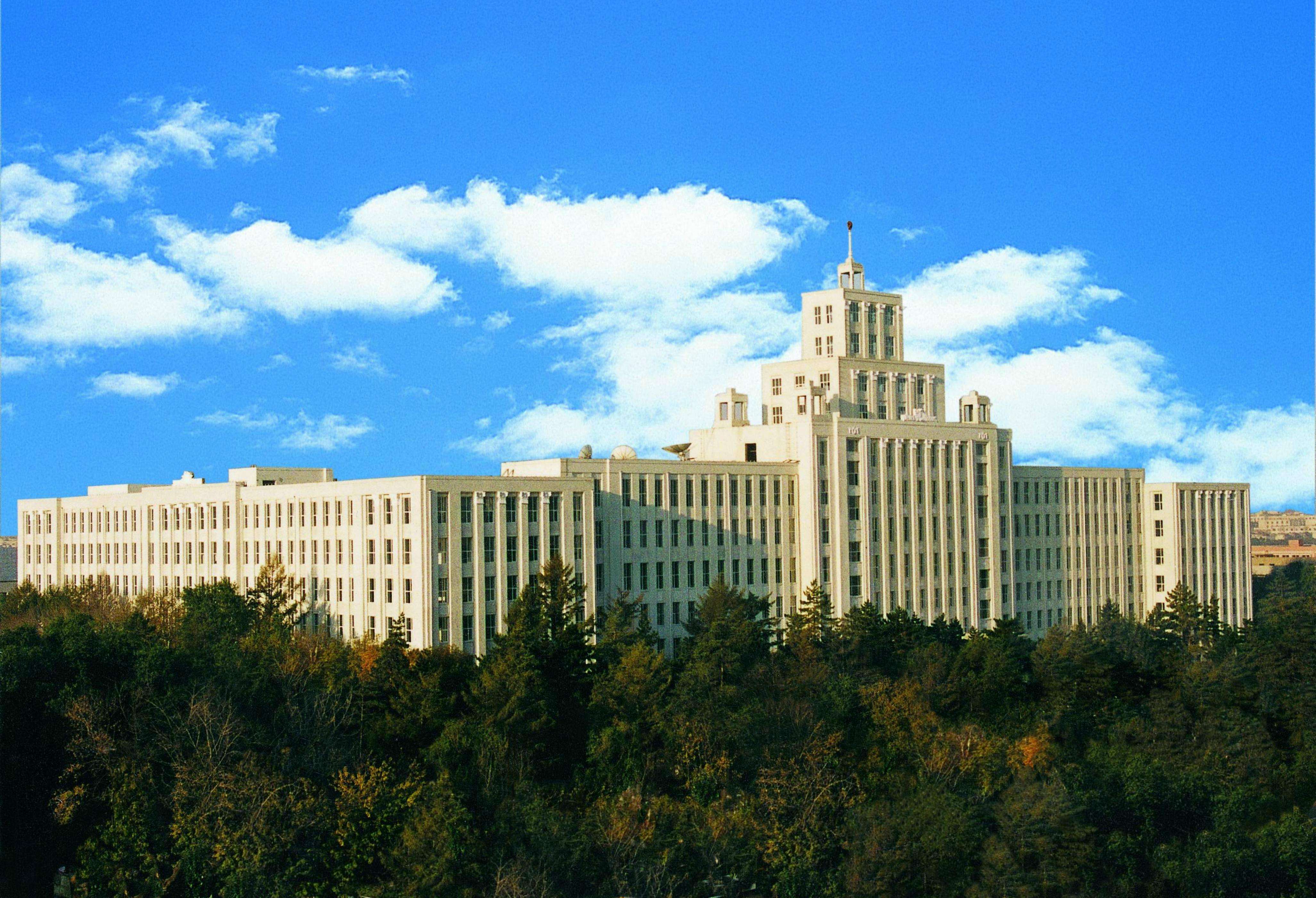 这所985大学,曾经报考人数络绎不绝,如今很少有学霸愿意报考